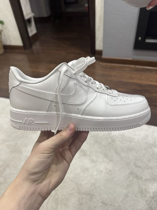 продам кроссовки