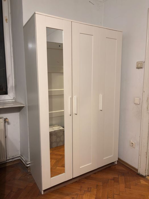Dulap cu oglindă de la Ikea