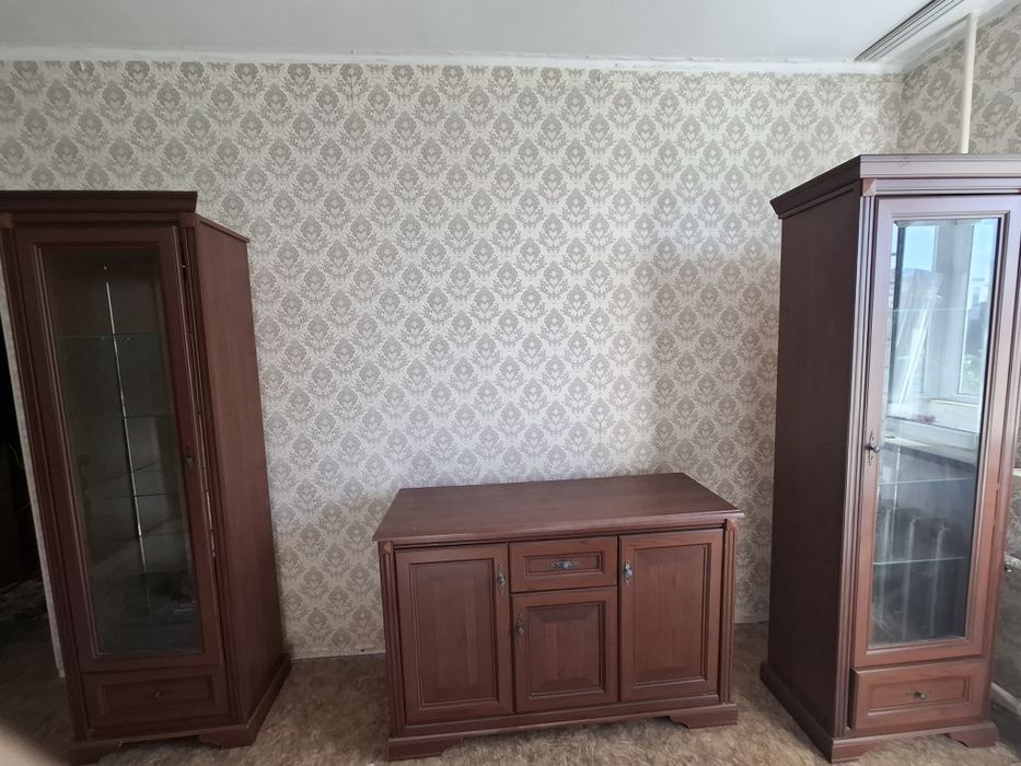 Шкаф витрина для гостиной