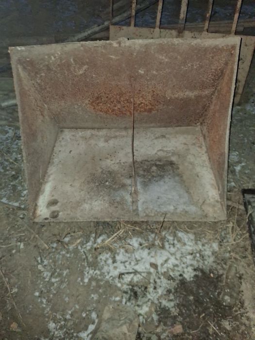 Încărcător de spate cu două cupe   3500 ușor negociabil