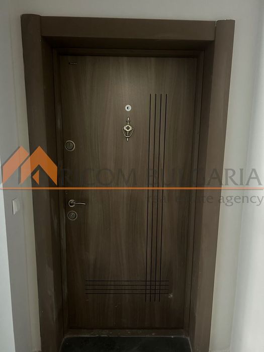 Продава се Двустаен апартамент в Варна, Възраждане 1 - 77 кв.м за 1739 €/кв.м - Снимка #5