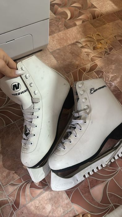 Коньки женские размер 39