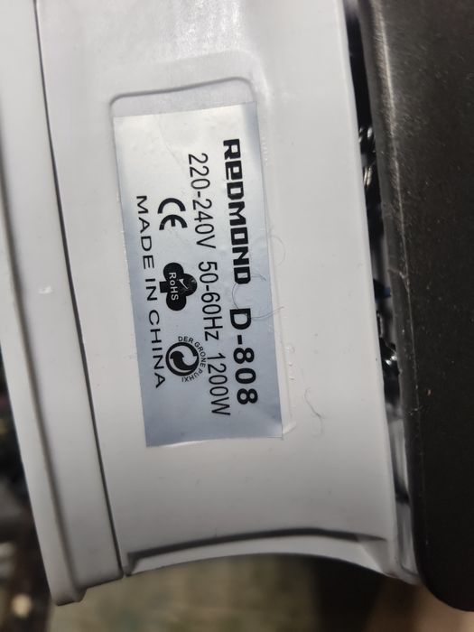 Утюг Redmond D-808