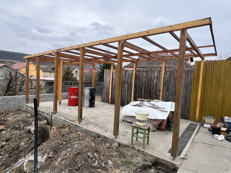 Garaj din lemn cu lambriu