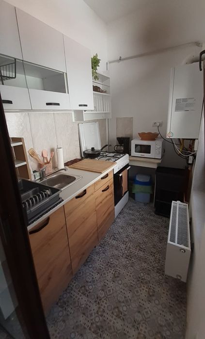 Proprietar.  -  inchiriez  apartament la casa (cu toate taxele incluse) in centrul Sibiului pe minim 1 an