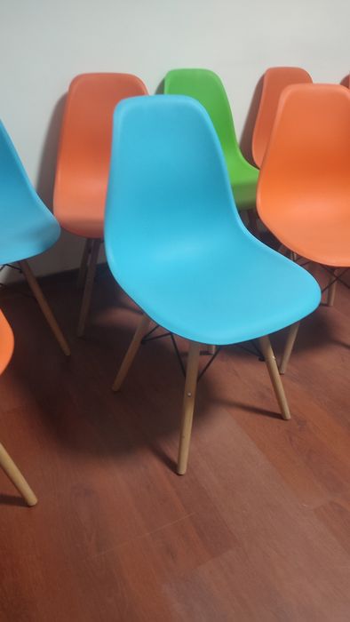 Стулья пластиковые