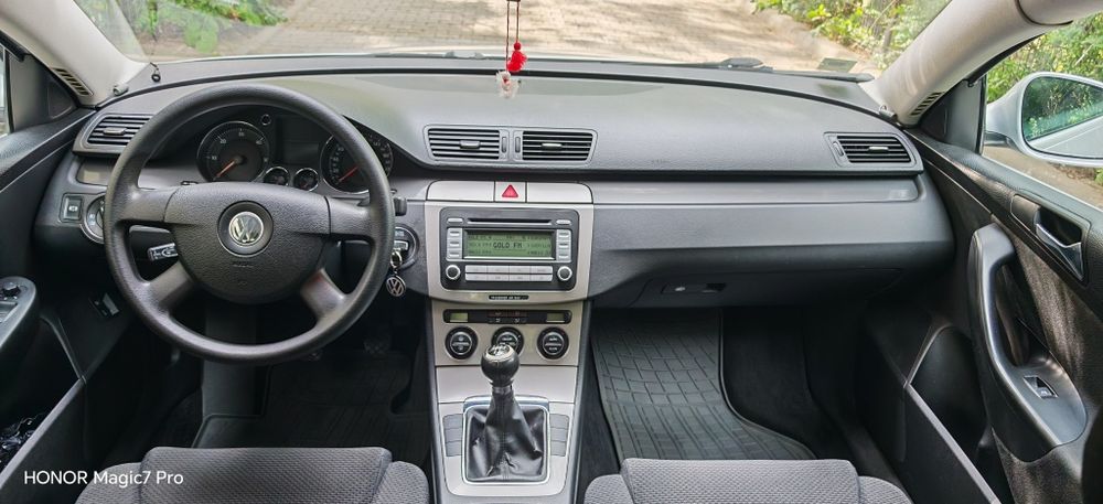 Revizii doar la service autorizat!
Fabricat 2008
Rulaj 285.000 km 
Motor 1.9 TDI

Model Highline
Singur proprietar de Nou.

Rog seriozitate!