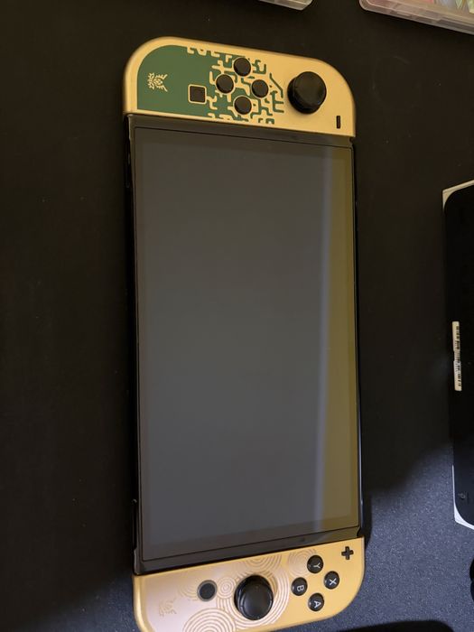 Nintendo swich oled ca nou +3 jocuri Mario si un set joyconuri in plus