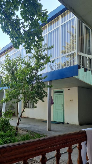 Srochna Ikki qavatli kotta xovli sotiladi.