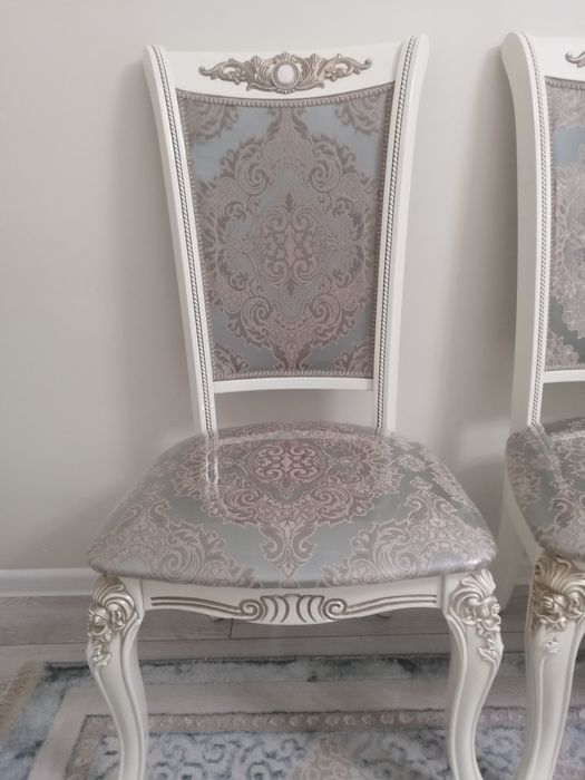 Стол со стульями