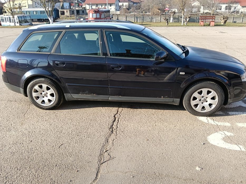 Vând audi a4 b6 din 2003 motor 19 tdi 130 de caii
