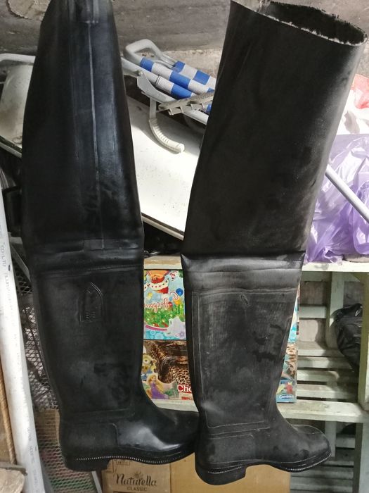 Болотные сапоги.