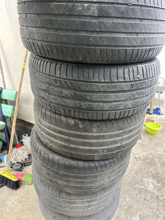 235 45 18 Goodyer si Michelin vara