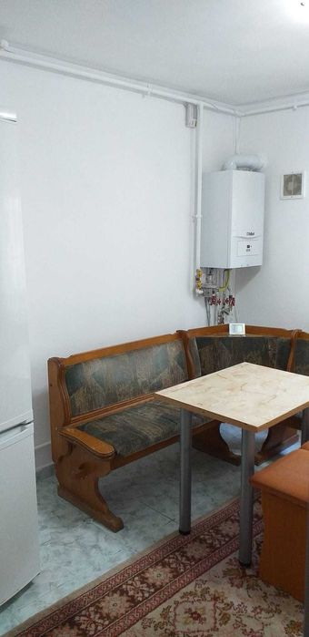 Apartament de 2 camere mobilat , cu centrala termica , parcare etc