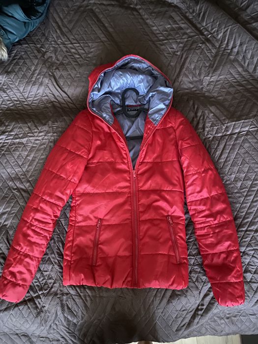Яке Сисли- червно с качулка