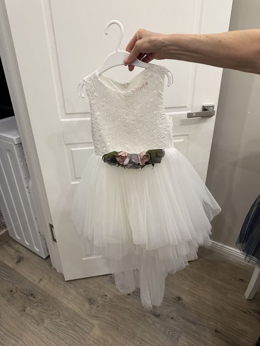 Платья нарядные 122см