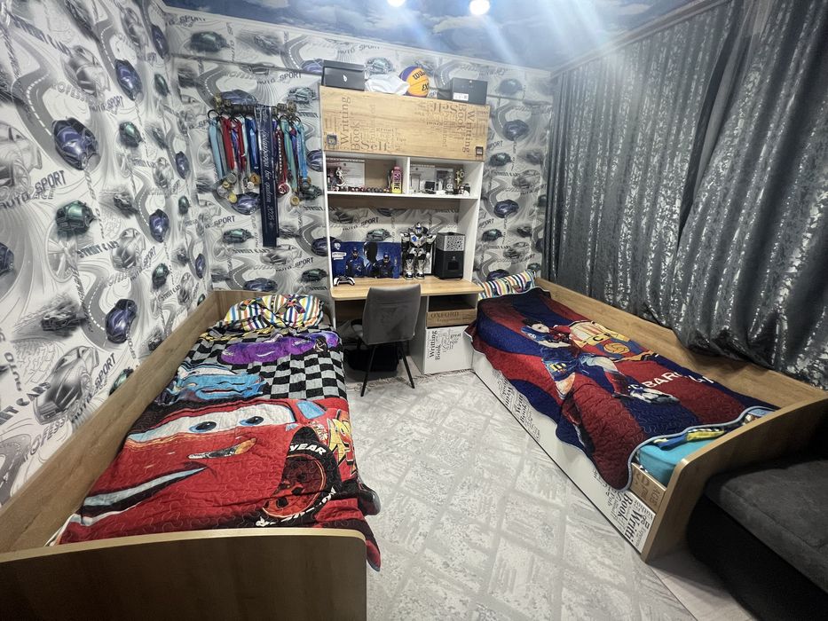 Продам гарнитур для детской