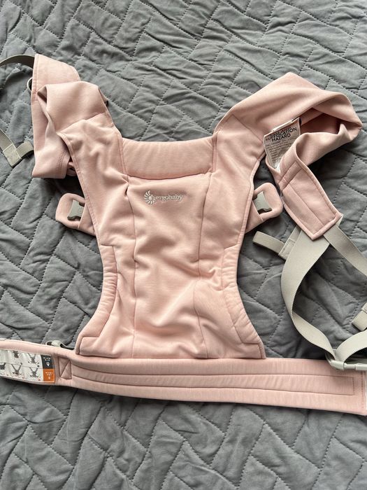 Ергономична раница за бебе Ergobaby Embrace Blush Pink