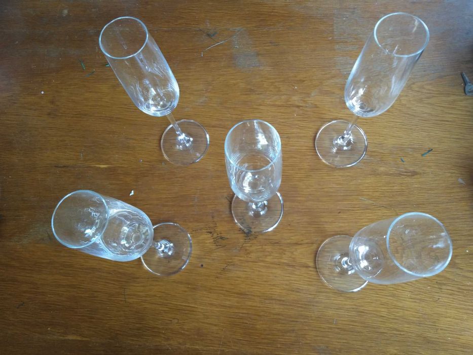 Пет Чаши за шампанско