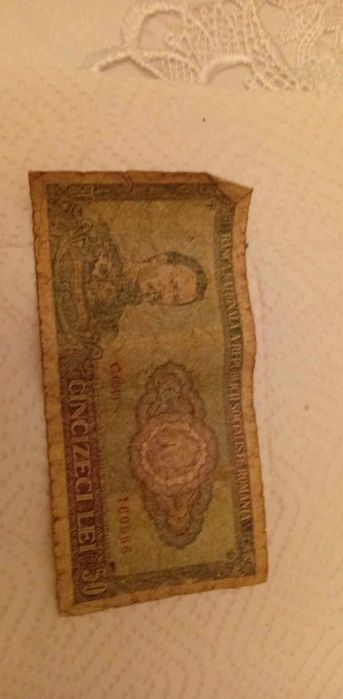 Vând colecția de bancnote .