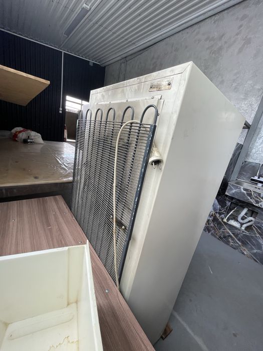 Срочно продам холодильник советский