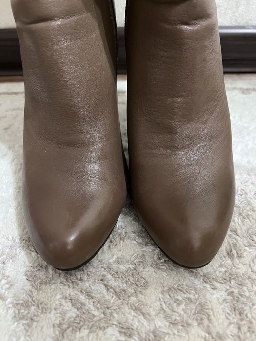 Продам кожанные сапоги 18000 тенге.