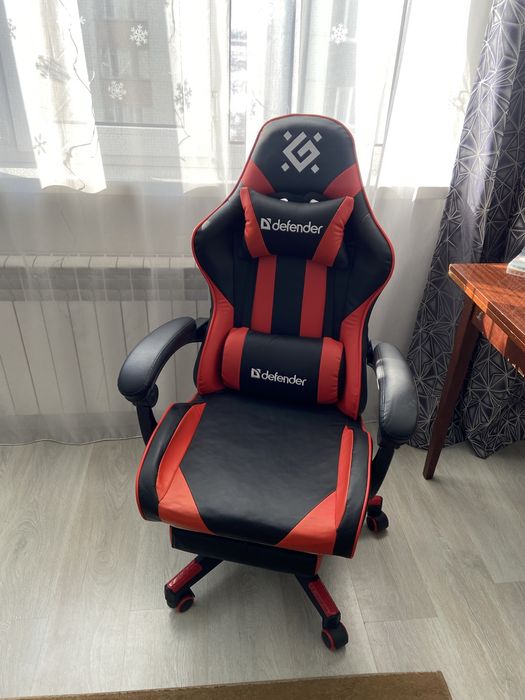 Продам игровое кресло Defender Rock