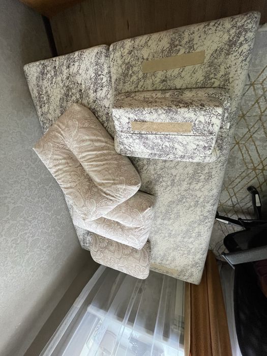 Продаю Диван (двуместный)