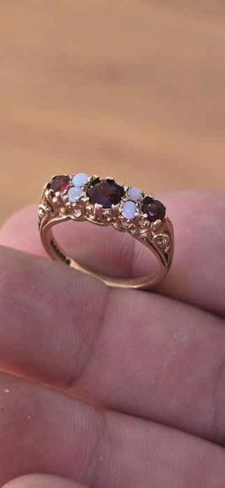 Inel aur granate si opal