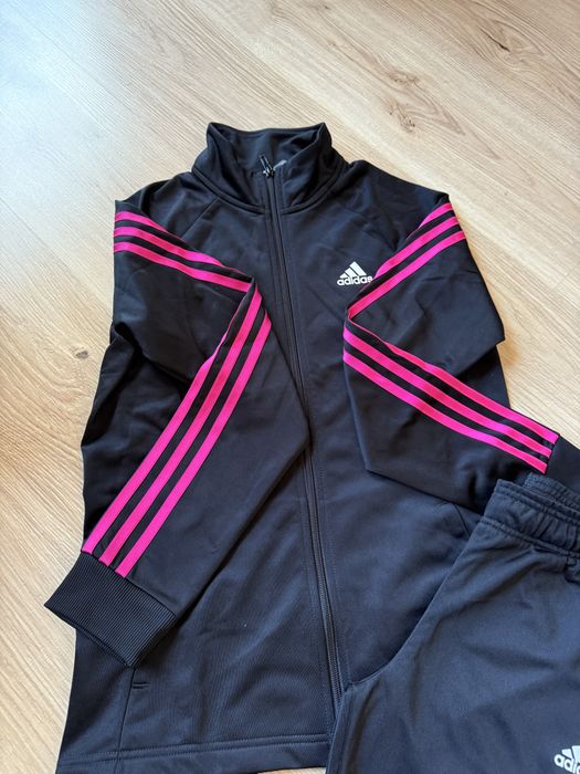 Екип на Adidas нов хs/s размер