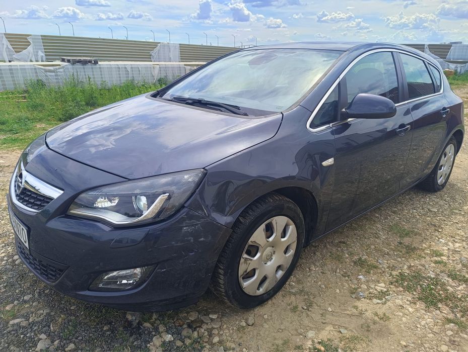 Opel Astra J 2011