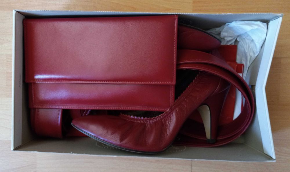 Луксозни дамски обувки, комплект с портмоне и две коланчета