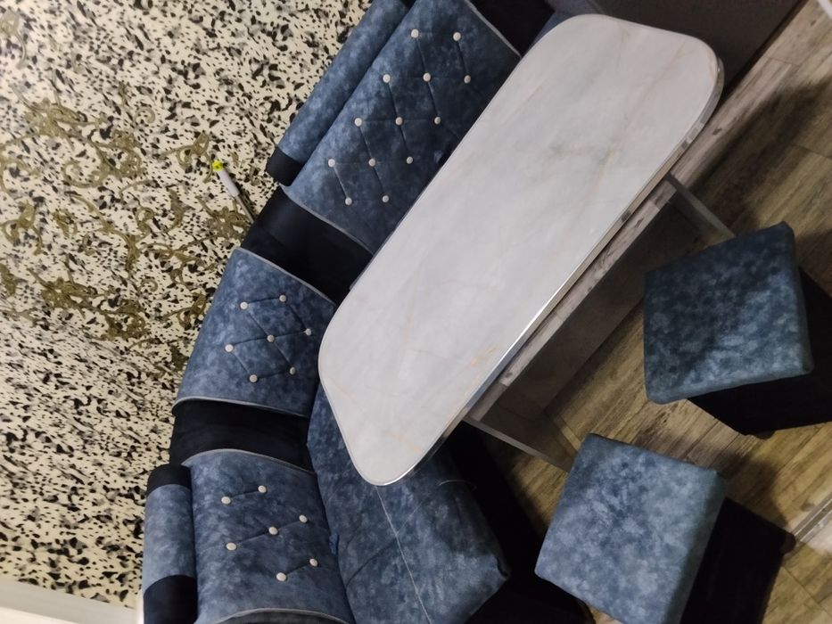 Кухонный уголок Стол 2 Пуфик