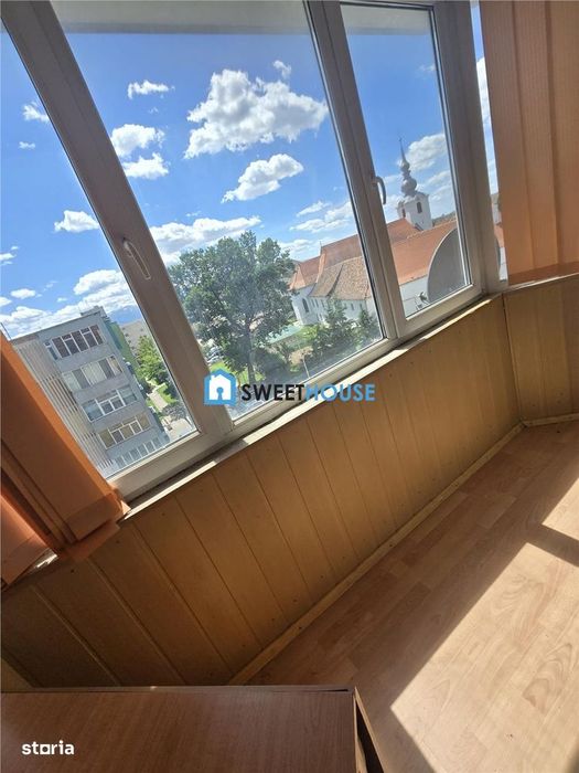 Apartament decomandat cu 3 camere, 2 bai si 3 balcoane  Str. Tabacari,