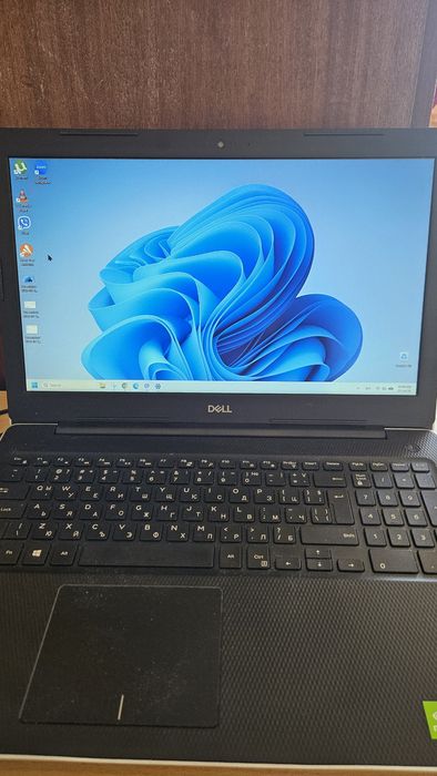 Лаптоп Dell Inspirion 3593 Intel(R) Core(TM) i7-1065G7 CPU @ 1.30GHz 16GB RAM