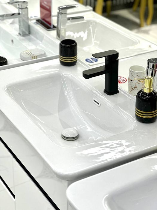 Hammom uchun osma va oyoqli mebellar