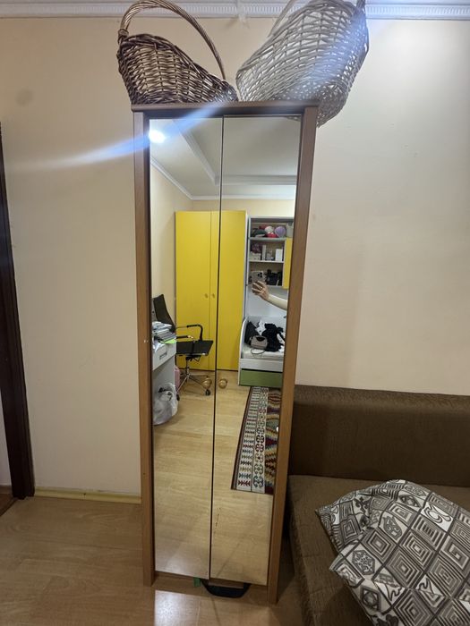 Шкаф с зеркалом