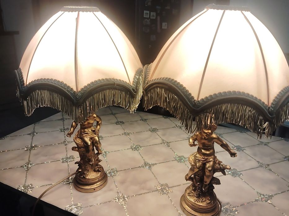 Лампи антични, бронзови, от известен френски  скулптор, статуя