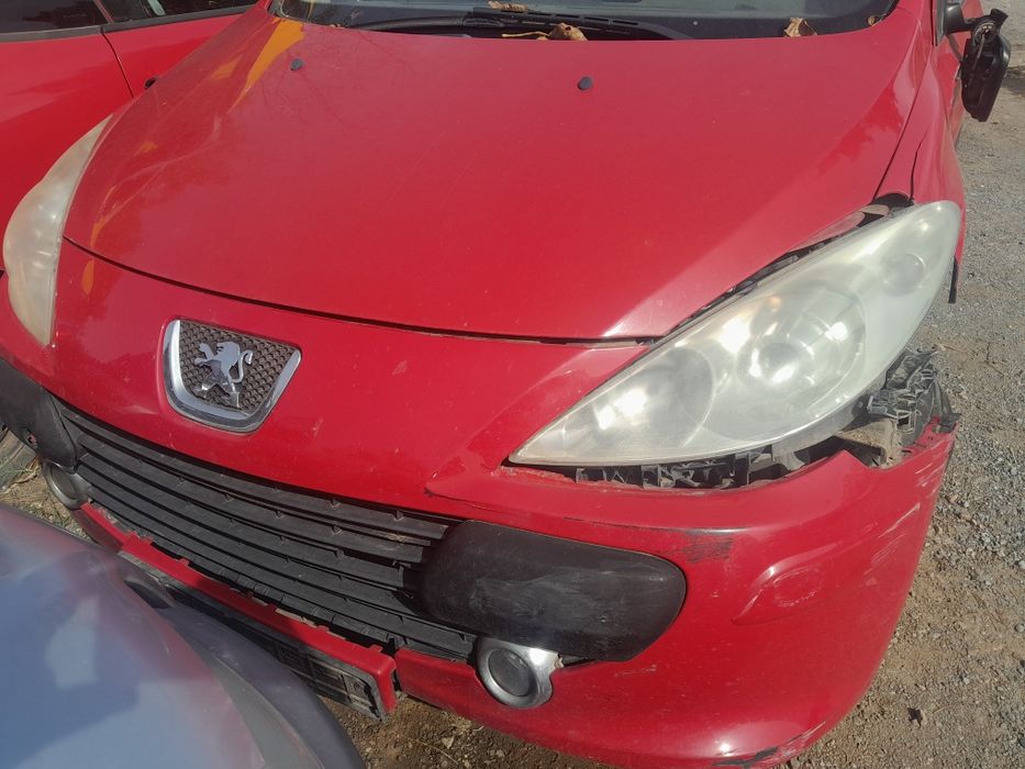 Продавам пежо 307 1.6 хди на части