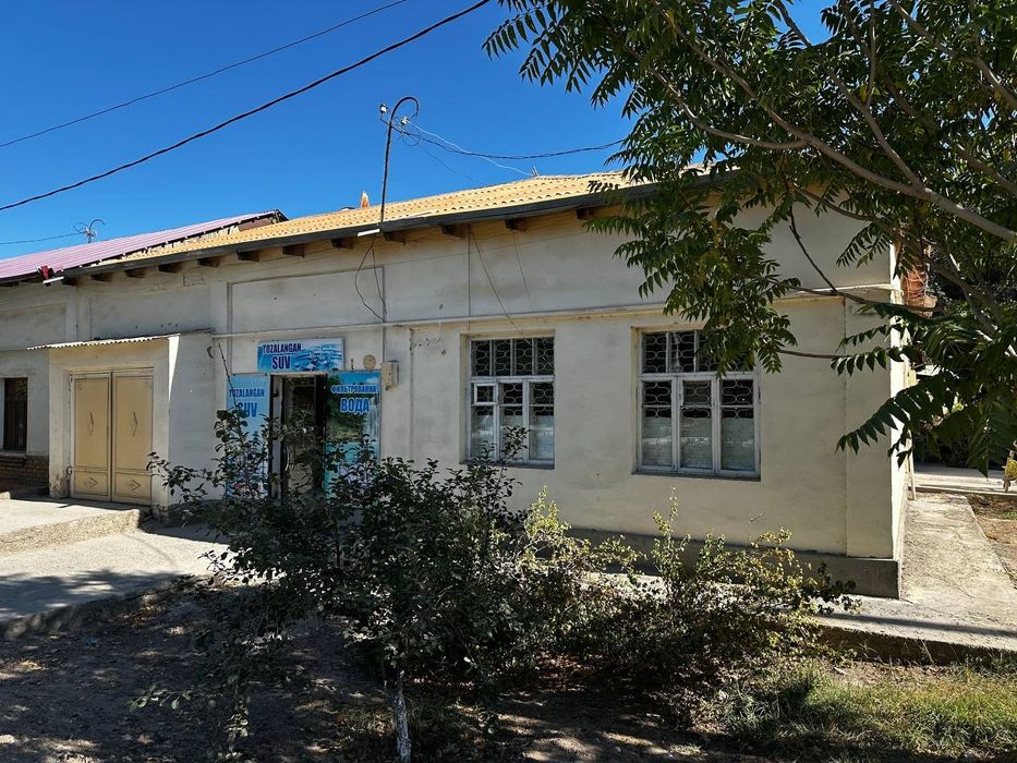 Ховли угловой жой сотилади, йулни буйинда!