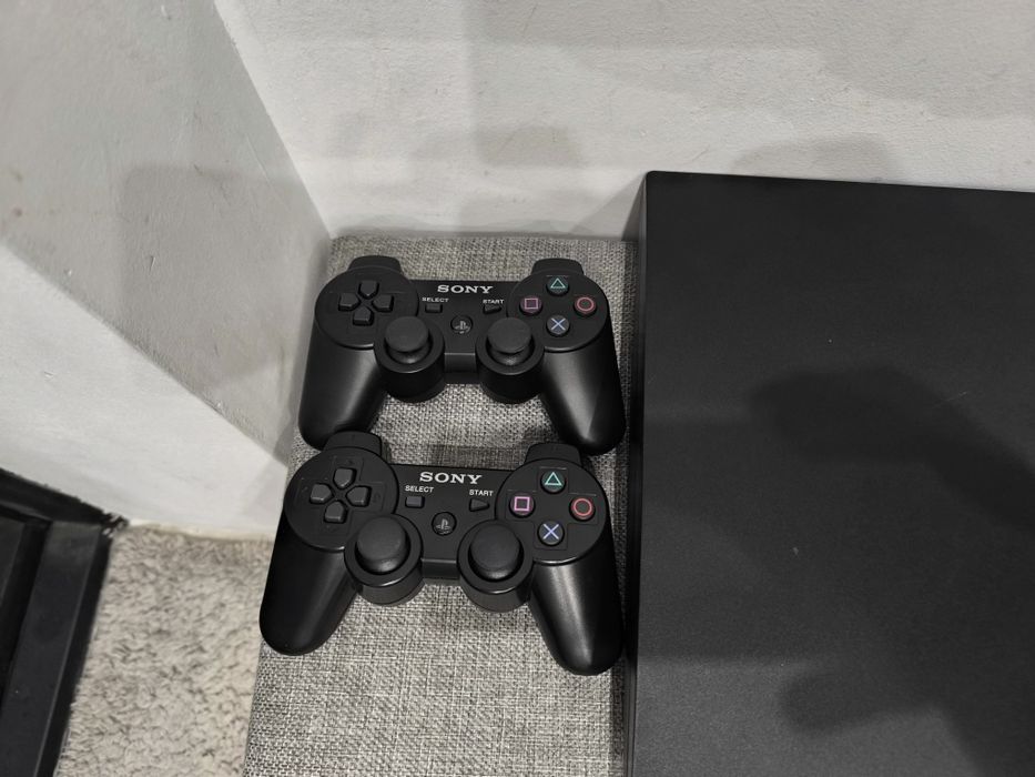 PlayStation 3 с 2 контролера +19игри