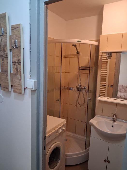 Ofer spre închiriere garsonieră