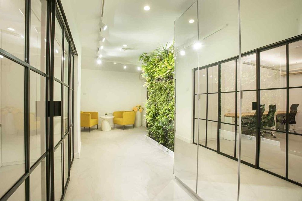 Дава се под наем Офис в София, Център - 150 кв.м за 4189.14 € - Снимка #2