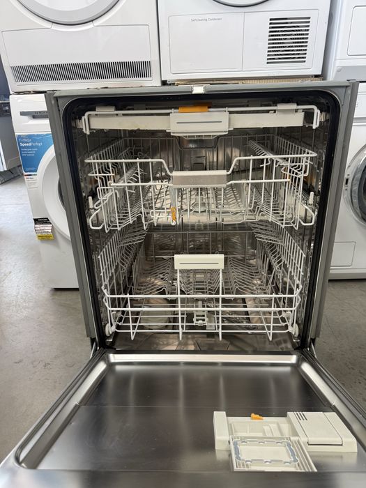 Съдомиялна машина за вграждане MIELE 60см,