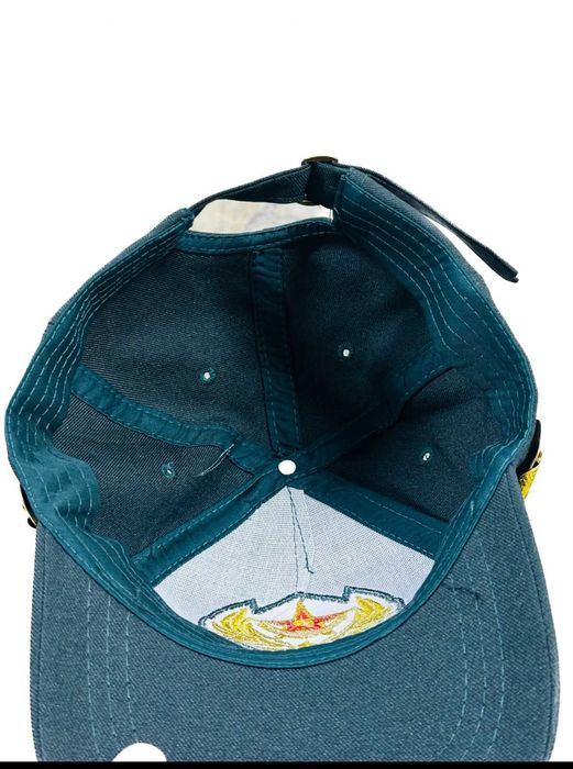 Кепка военная с регулируемым фиксатором.