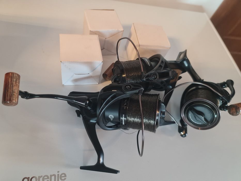Mulinete sonik dominator x 800 rs cu tambur de rezerva pret  250 pe bucata sau 700 pe 3. Au monofilament nou  sunt într-o stare impecabila ca și noi