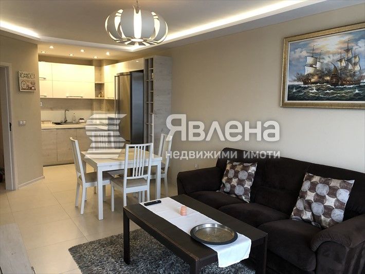 Дава се под наем Двустаен апартамент в Варна, Базар Левски - 60 кв.м за 600 € - Снимка #2