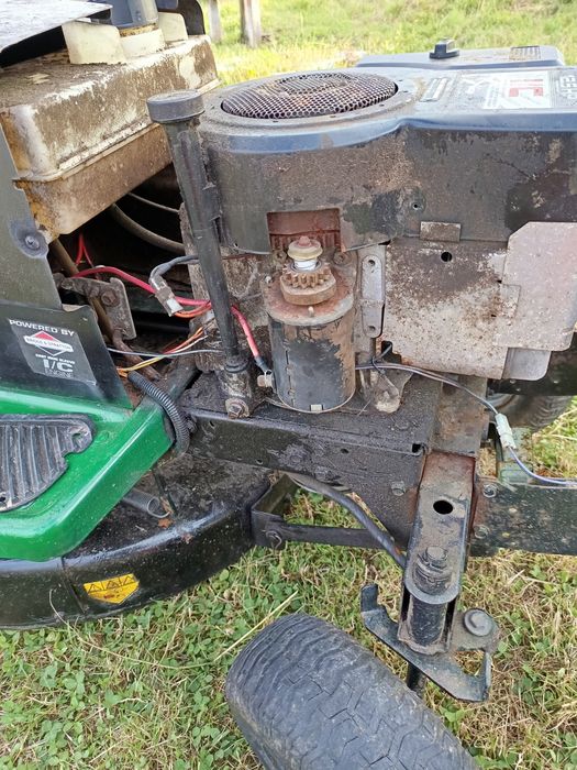 Tractoraș cositoare mașină  pt gazon