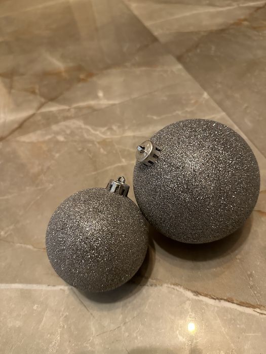Globuri ornamente craciun noi diametru de 8 si  10cm