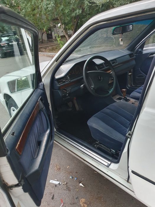 Mercedes-Benz W124